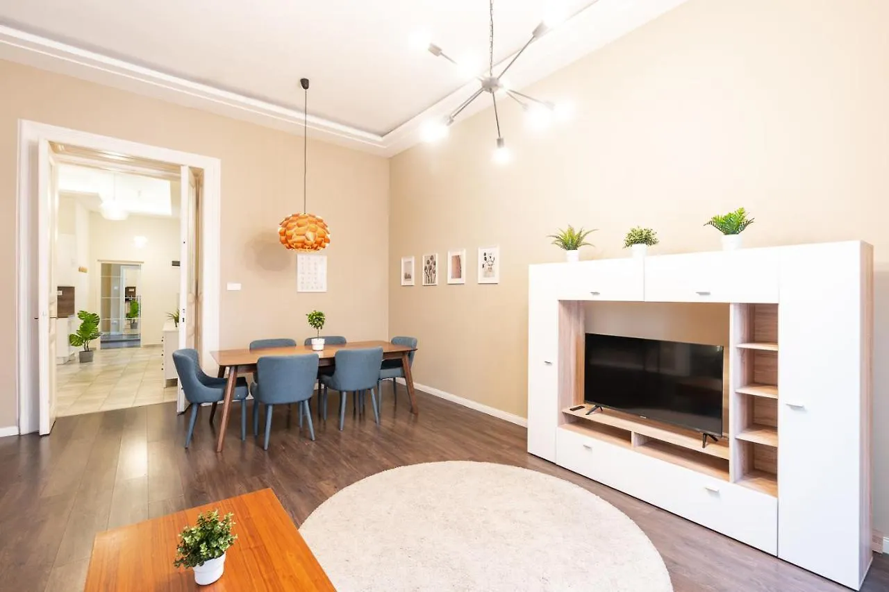 Spacious Luxury Apartment At The Heart Of Budapest