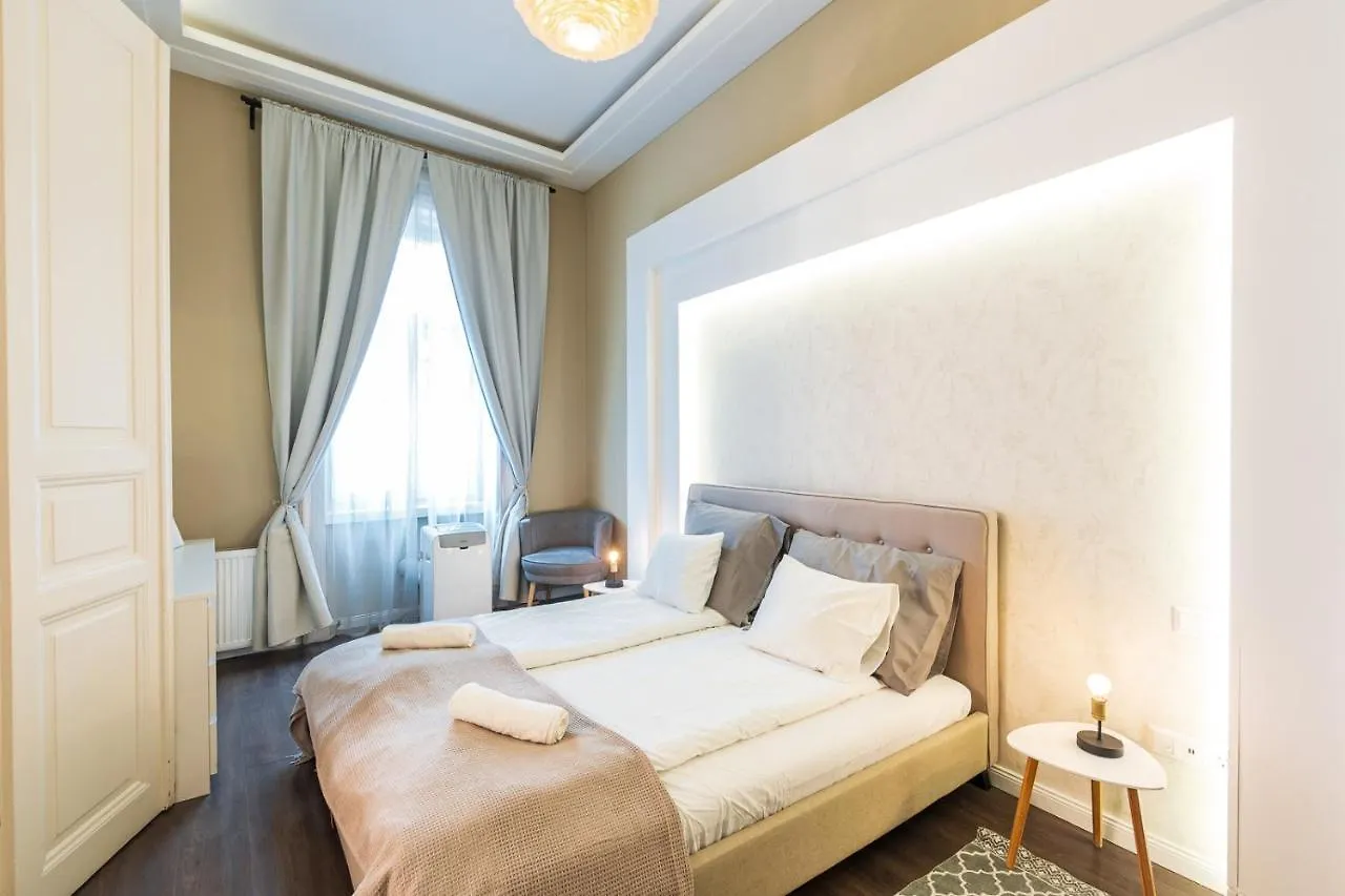 Spacious Luxury Apartment At The Heart Of Budapest contacts