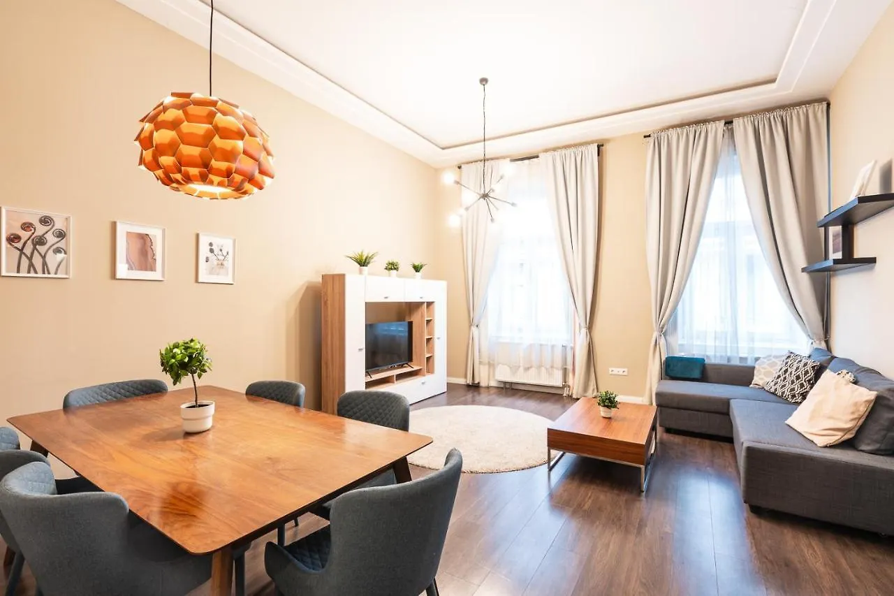 Spacious Luxury Apartment At The Heart Of Budapest 0*,