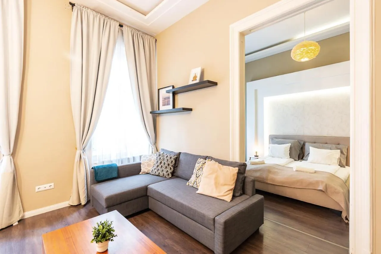 Spacious Luxury Apartment At The Heart Of Budapest