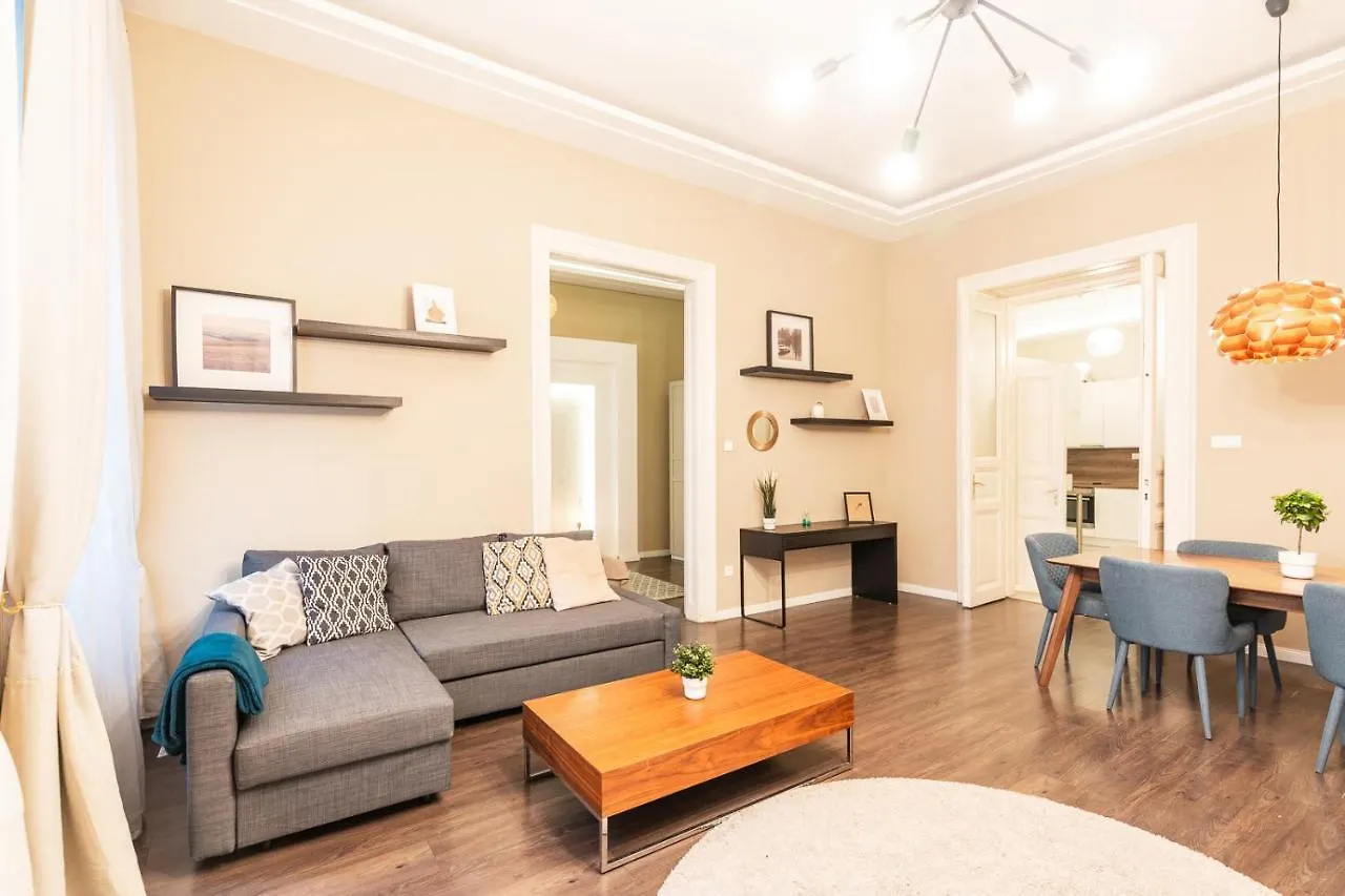 Spacious Luxury Apartment At The Heart Of Budapest Ungern